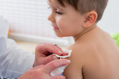 Der Impfstoffhersteller Moderna hat positive Studienergebnisse für seine Covid-Vakzine bei Kindern im Alter zwischen sechs Monaten und sechs Jahren gemeldet. Wie bei Erwachsenen ist die Wirkung gegen die Omikron-Variante aber wohl deutlich reduziert.