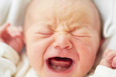 Wie bringe ich mein weinendes Baby zum Einschlafen? Diese Frage dürfte eine der meistdiskutierten unter jungen Eltern sein. Nur 13 Minuten Gehen und Warten braucht es - davon sind zumindest japanische Forscherinnen und Forscher nach einer kleinen Experiment-Reihe überzeugt.