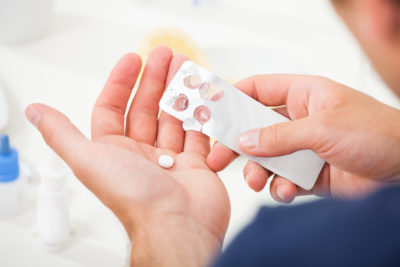 Seit Mittwoch, 23. Februar, wird das orale Covid-Medikament Paxlovid in Deutschland an den pharmazeutischen Großhandel ausgeliefert. Verschrieben werden kann es auch von Hausärztinnen und Hausärzten.