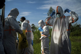 Ebola Bekaempfung im kongolesischen Dsschungel