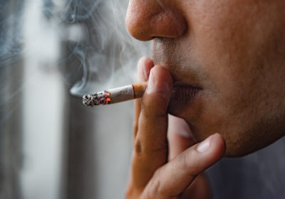 Nikotin zählt zu den stärksten Suchtstoffen und verursacht nur in Deutschland 127.000 jährliche Todesfälle. Der diesjährige 22. interdisziplinäre Kongress für Suchtmedizin machte dieses Thema zu einem Schwerpunkt und diskutierte das aktuelle Therapievorgehen zum Rauchstopp.