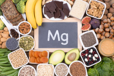 Magnesium und Kalzium steuern zahlreiche Funktionen unseres Körpers. Wir selbst können den Gehalt dieser Mineralien beeinflussen und damit etwas für unsere Gesundheit tun. Eine Patienteninfo fasst das Wichtigste für Ihre Patienten zusammen!