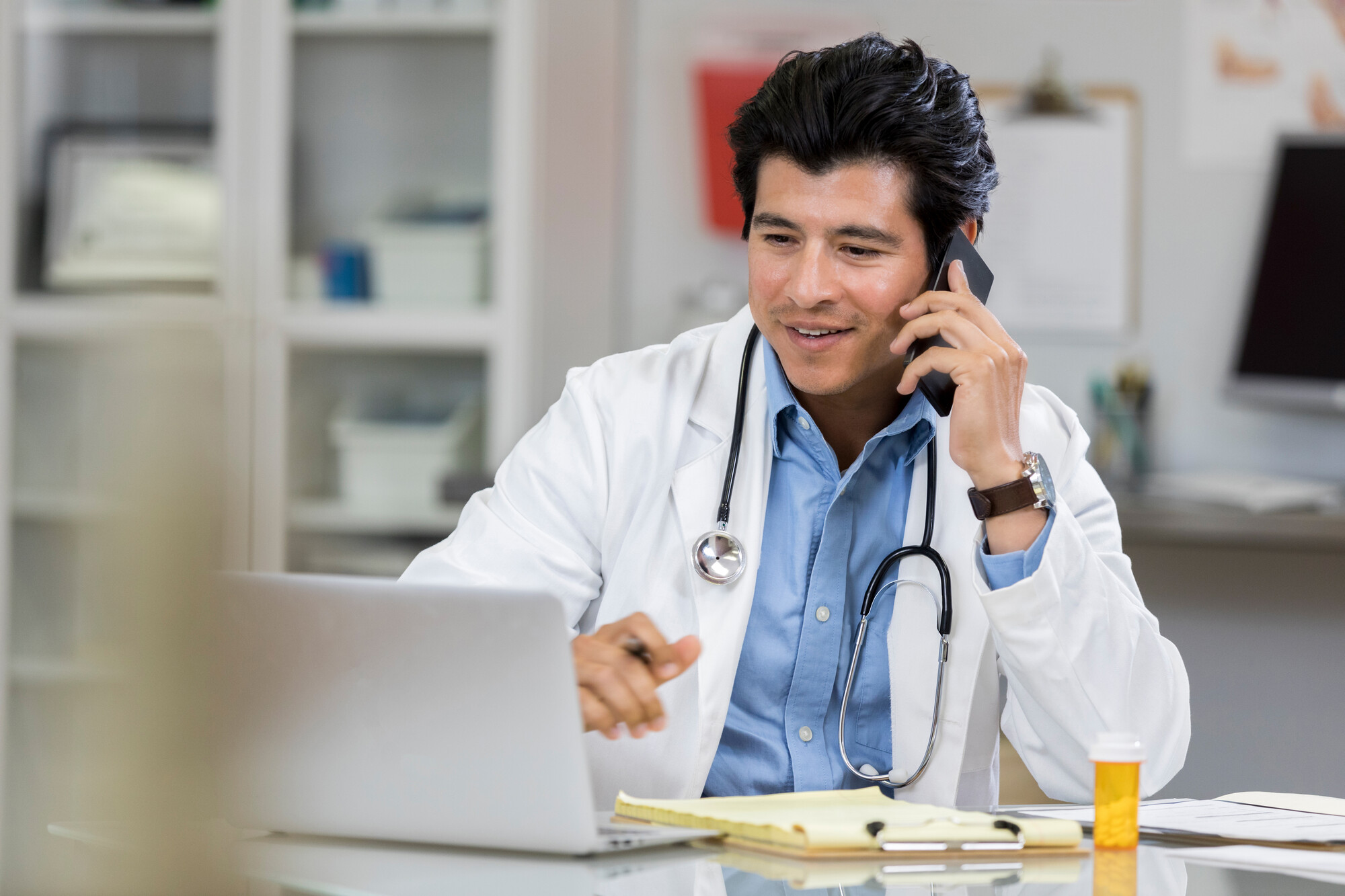 Vorerst bis zum 30. November dürfen Ärzte wieder die telefonische Krankschreibung nutzen. Dabei gelten mehrere Vorgaben.