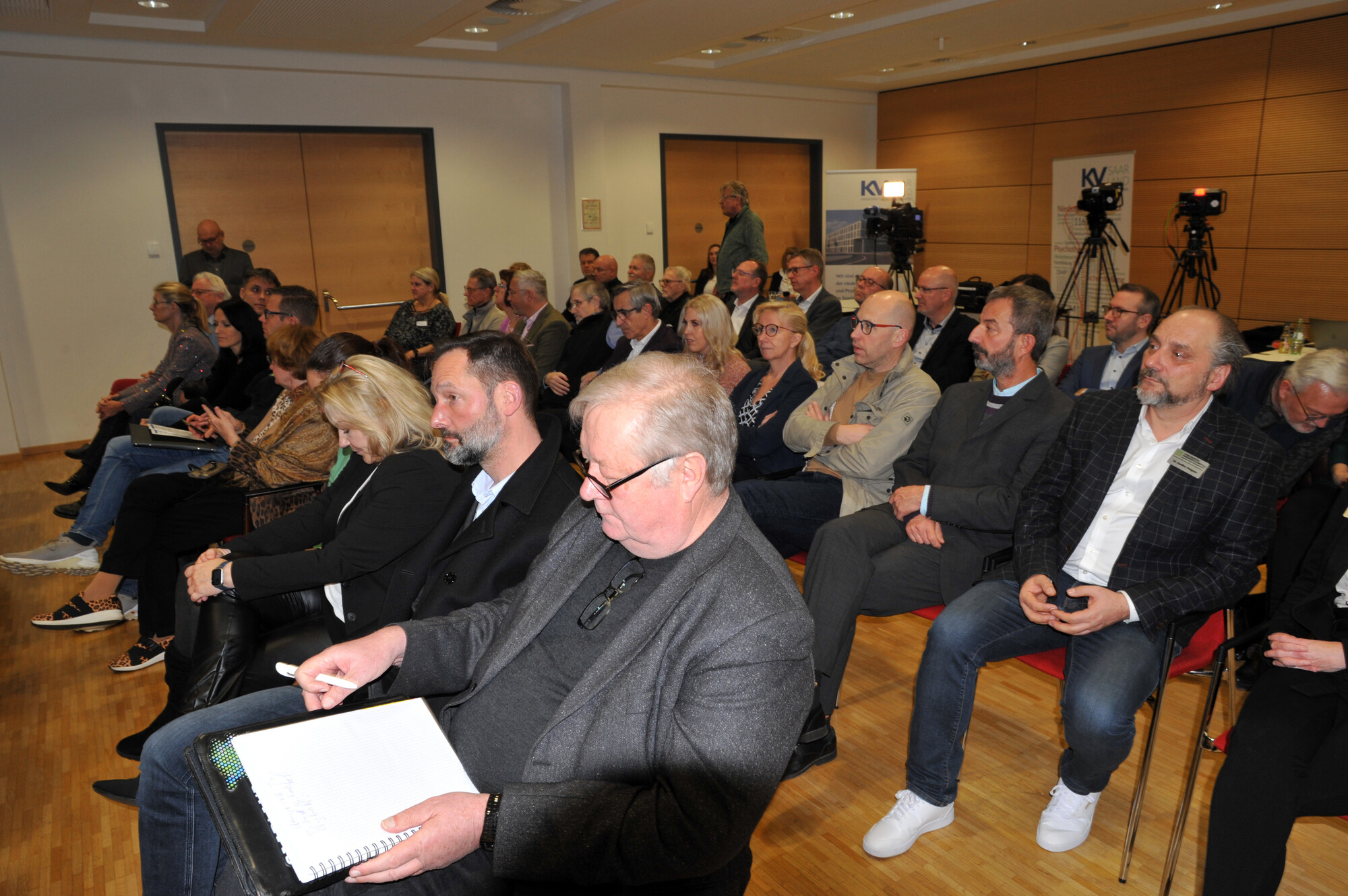 Zahlreiche Gäste - sowohl vor Ort als auch im Livestream - konnte Verbandsvorsitzender Dr. Michael Kulas beim 36. Saarländischen Hausärztetag begrüßen. 