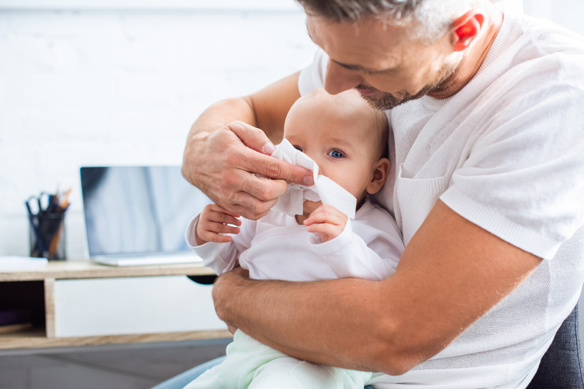 In der EU ist der Antikörper Nirsevimab zum Schutz vor RSV-bedingten Erkrankungen für Neugeborene und Säuglinge in ihrer ersten RSV-Saison zugelassen worden. 