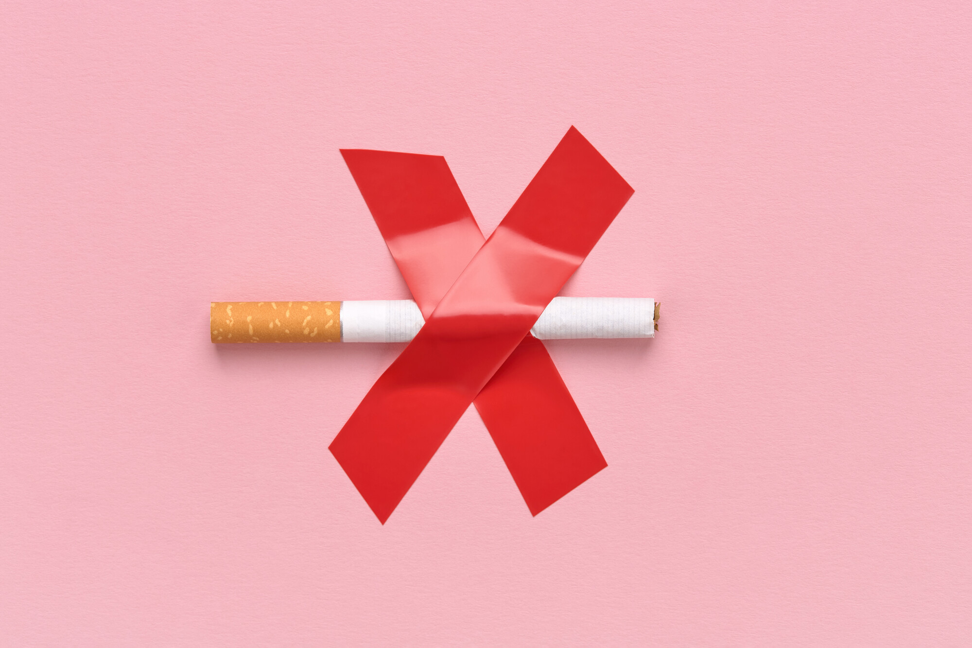 Ein aktualisiertes Cochrane-Review hat untersucht, was bei der Rauchentwöhnung hilft. Neben Vareniclin und Cytisin wurden auch Nikotin-Pflaster, Nikotin-Kaugummi, Bupropion und E-Zigarette unter die Lupe genommen.