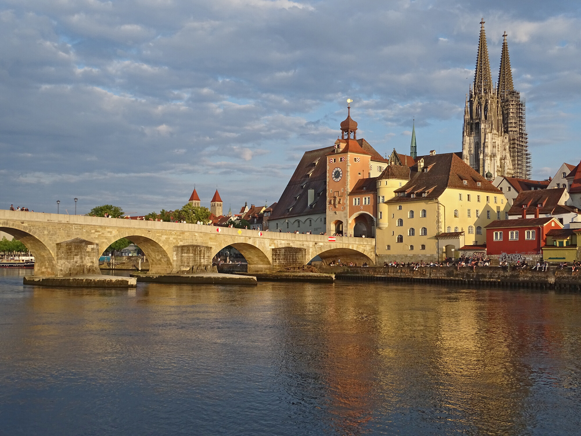 Die Stadt am Zusammenfluss von Donau und Regen trägt zwei Titel als UNESCO-Weltkulturerbe und eignet sich hervorragend für einen kultur-historischen Städte-Trip.